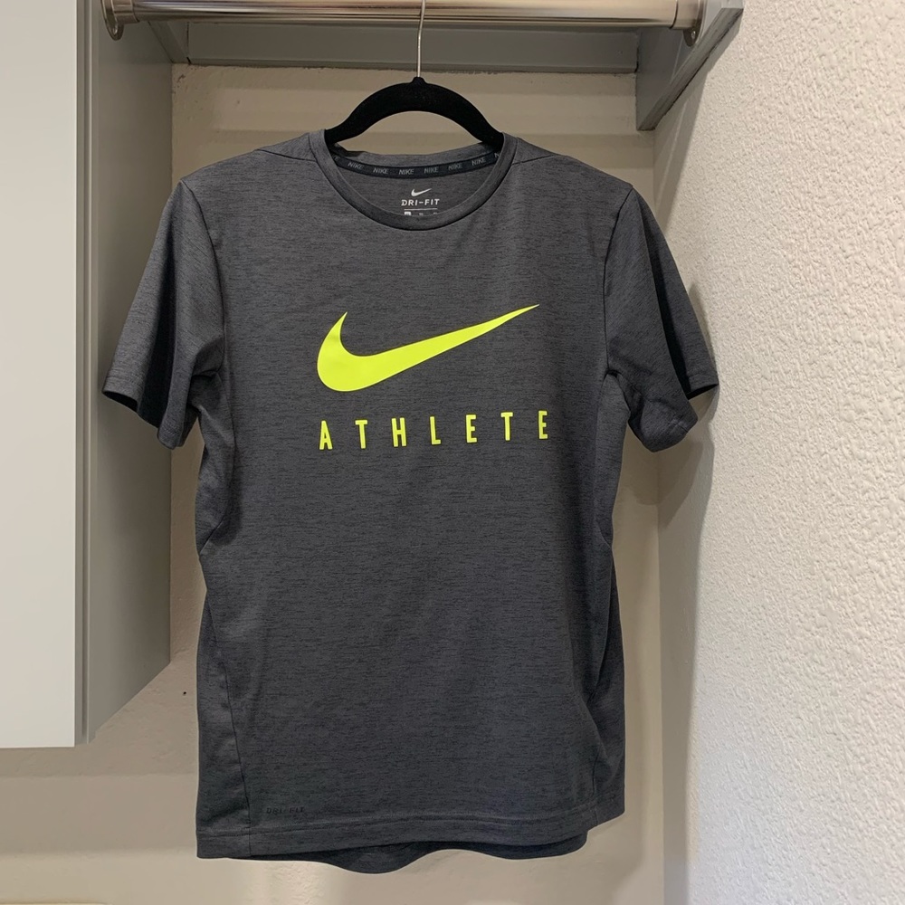 Lot of 8 Boys Size XL T-shirts Nike, Under Armour